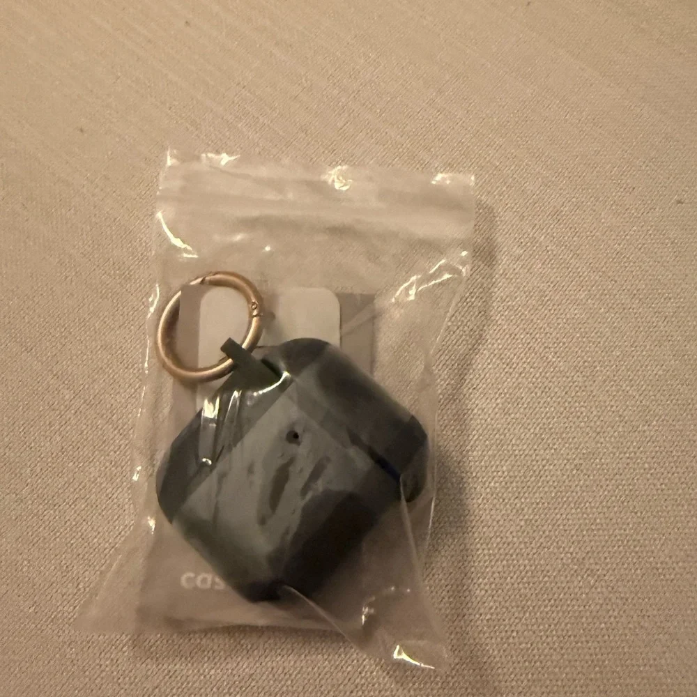 Heyday Black Earbud Case Cover